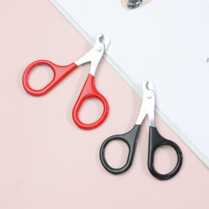 Small round-hole pet nail clippers made of alloy steel, for trimming and cleaning the nails of kittens and puppies.